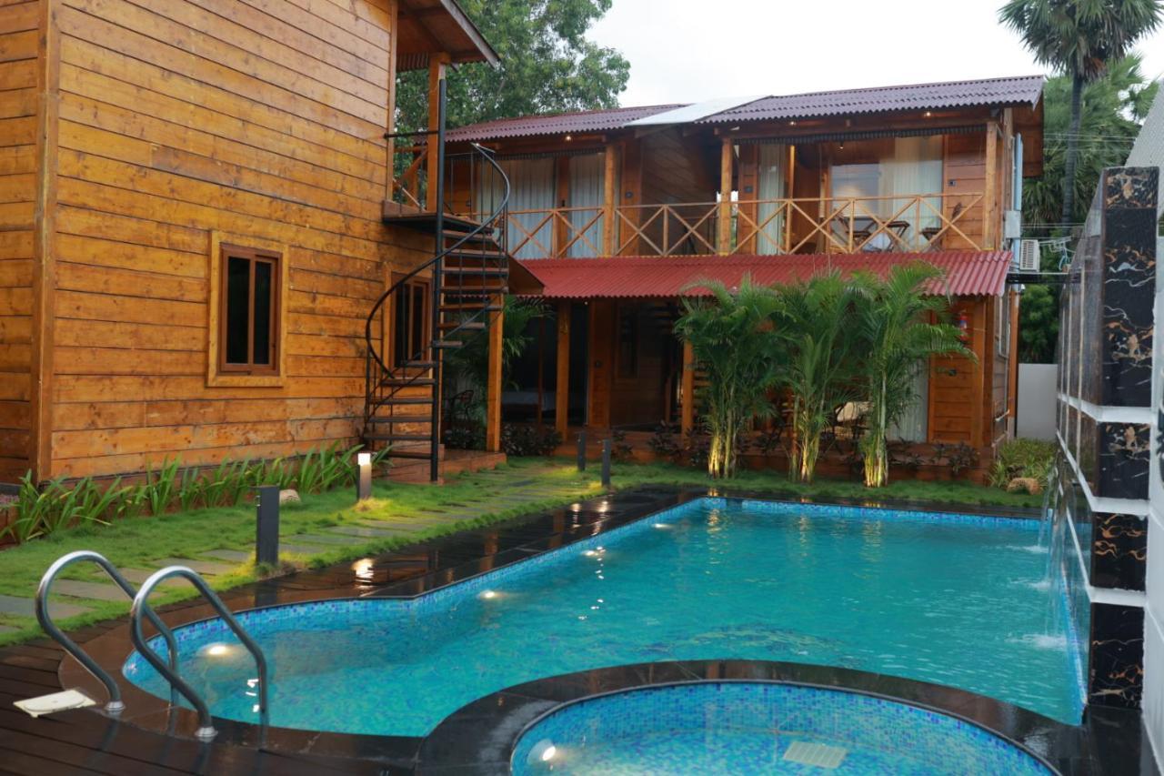 Wooden Ecr Sea Resort Pondicherry Exterior photo