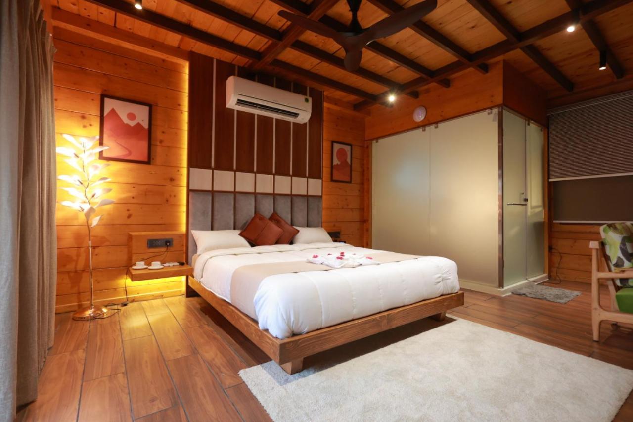 Wooden Ecr Sea Resort Pondicherry Exterior photo