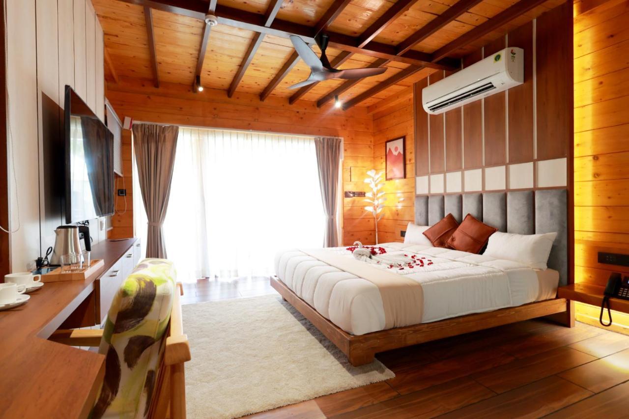 Wooden Ecr Sea Resort Pondicherry Exterior photo