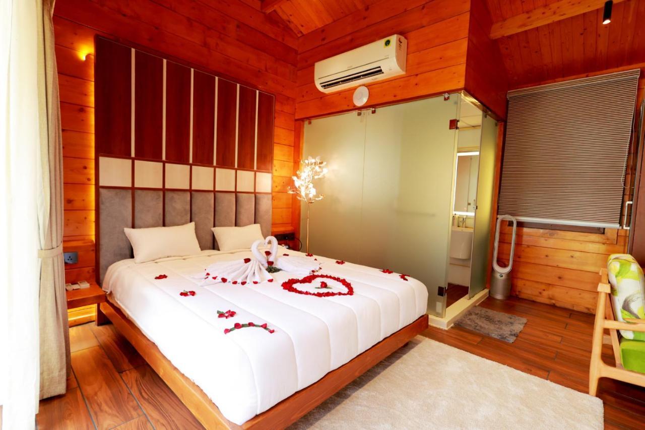 Wooden Ecr Sea Resort Pondicherry Exterior photo